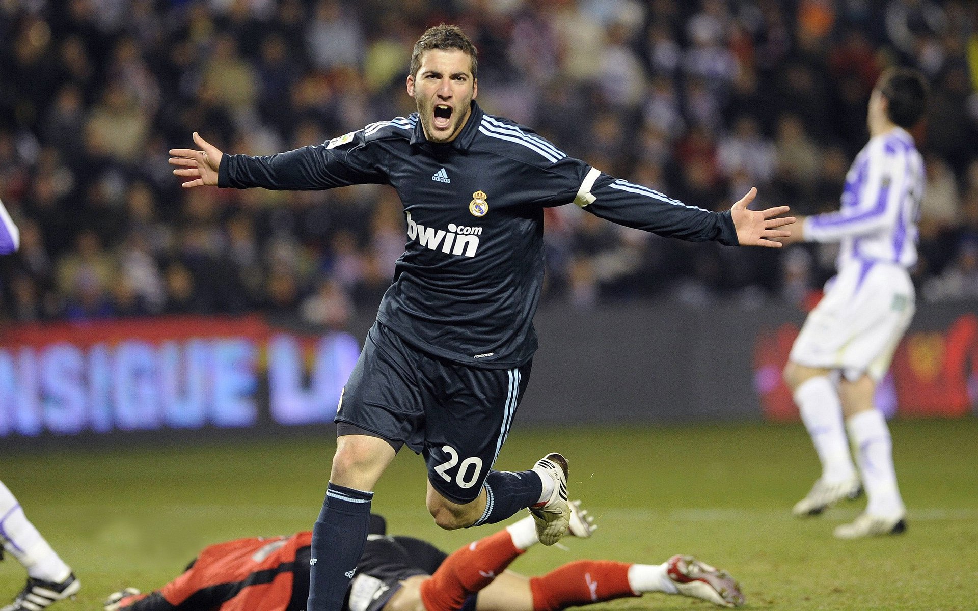 LOL英雄操作技巧引爆全网，lol英雄技巧与细节